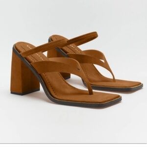 NEW Good American Suede Zipper Block Heel Tan Beige Size 7.5 never worn